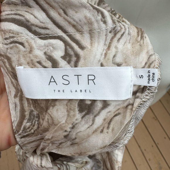 ASTR The Label Marble Print Women's Long Sleeve Top size small Cream Taupe Brown - Picture 9 of 9